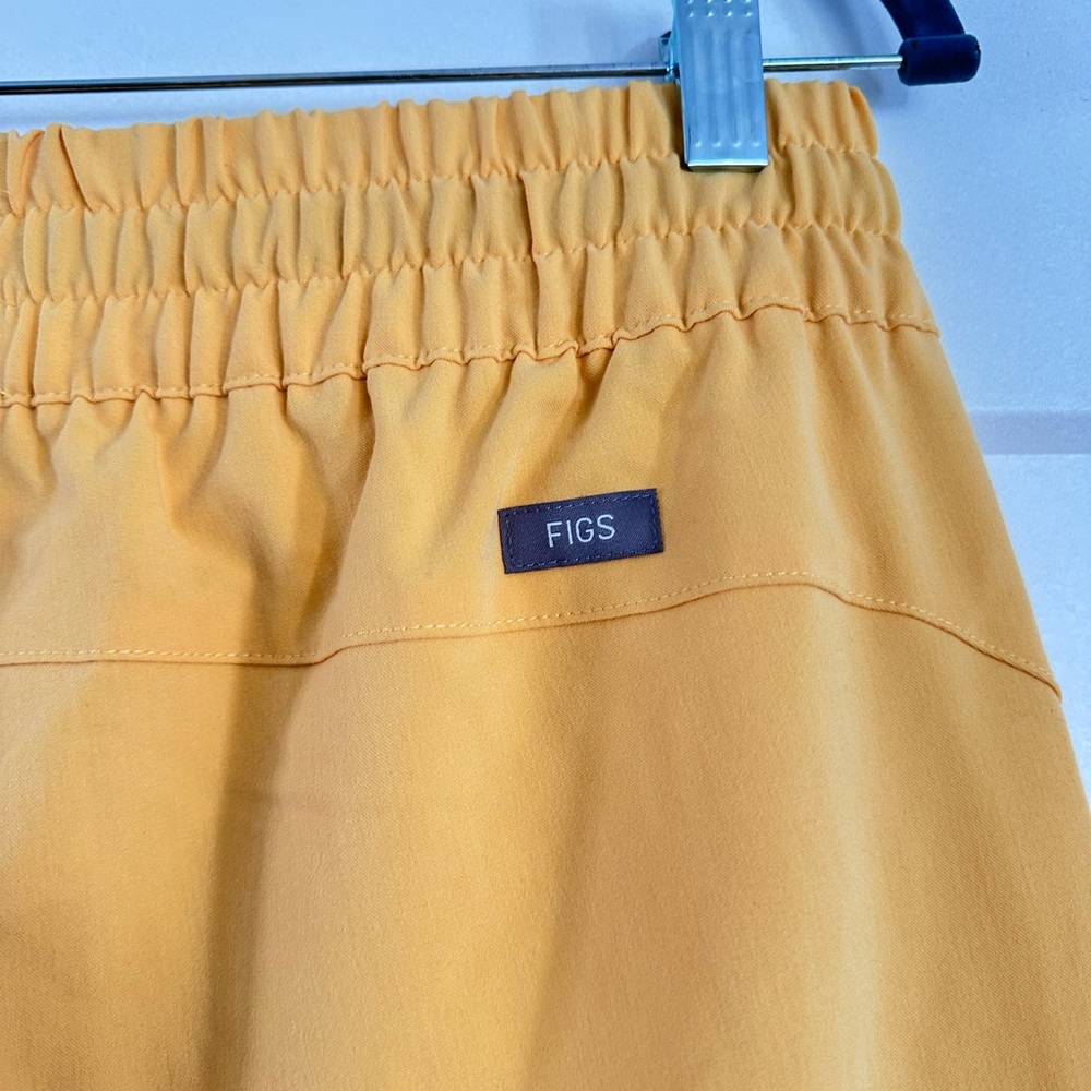 Figs Yellow Scrub Set - Picture 7 of 11